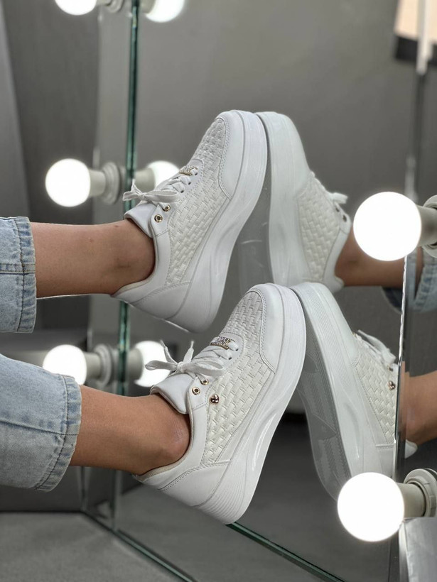 قیمت و سفارش آنلاین کتونی زنانه طرح قلب