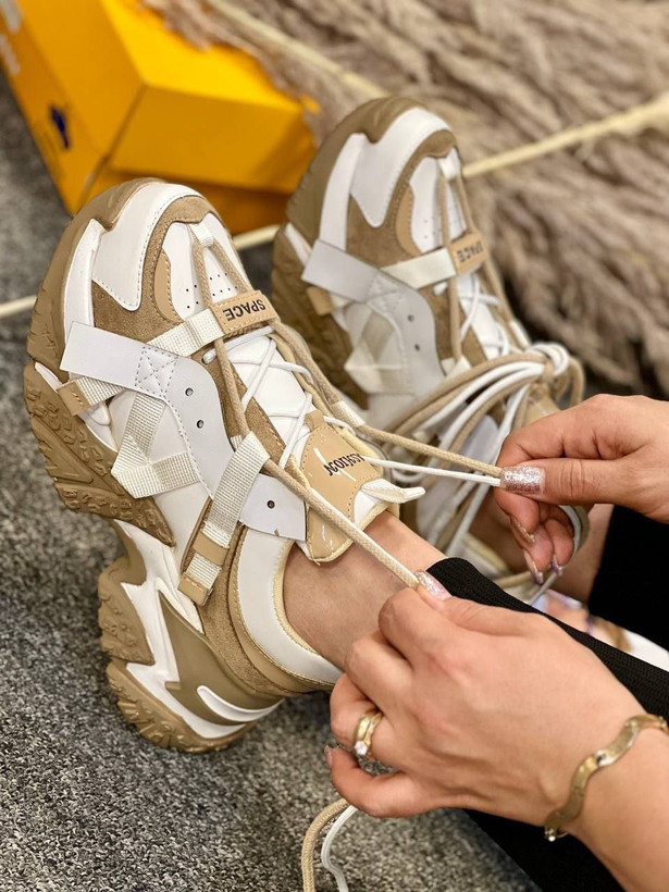 خرید و قیمت اینترنتی کتونی زنانه مدل space کد ۸۱۰