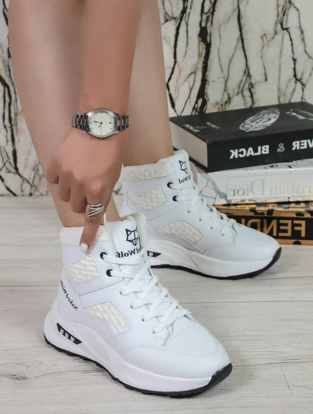 خرید و فروش اینترنتی و آنلاین کفش کتونی و طبی زنانه کد ۱۰۷۰