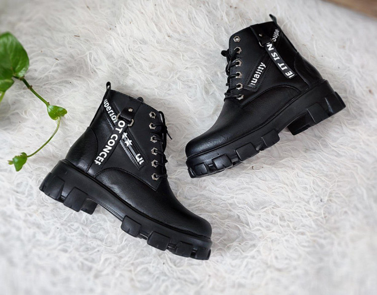 سفارش و خرید اینترنتی بوت لژدار طبی مدل پافیلی بغل زیپ کد 75018