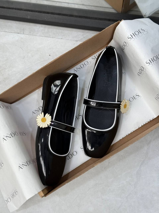 خرید و مشاهده قیمت کفش اسپرت عروسکی بابونه کد ۳۱۲۱