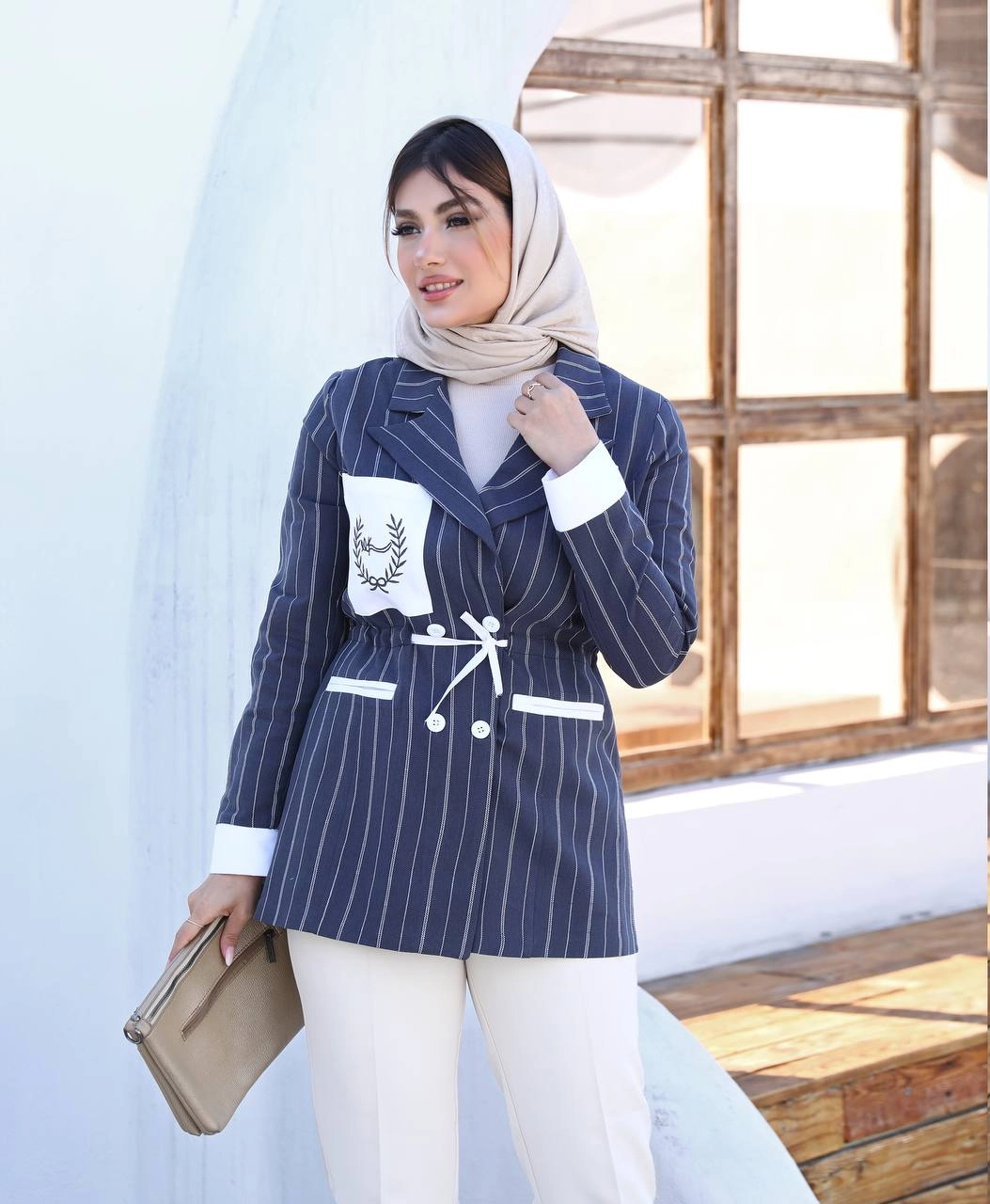 خرید مانتو دیپلمات جیب گلدوزی مزون دوزی کد ۳۲۹۰