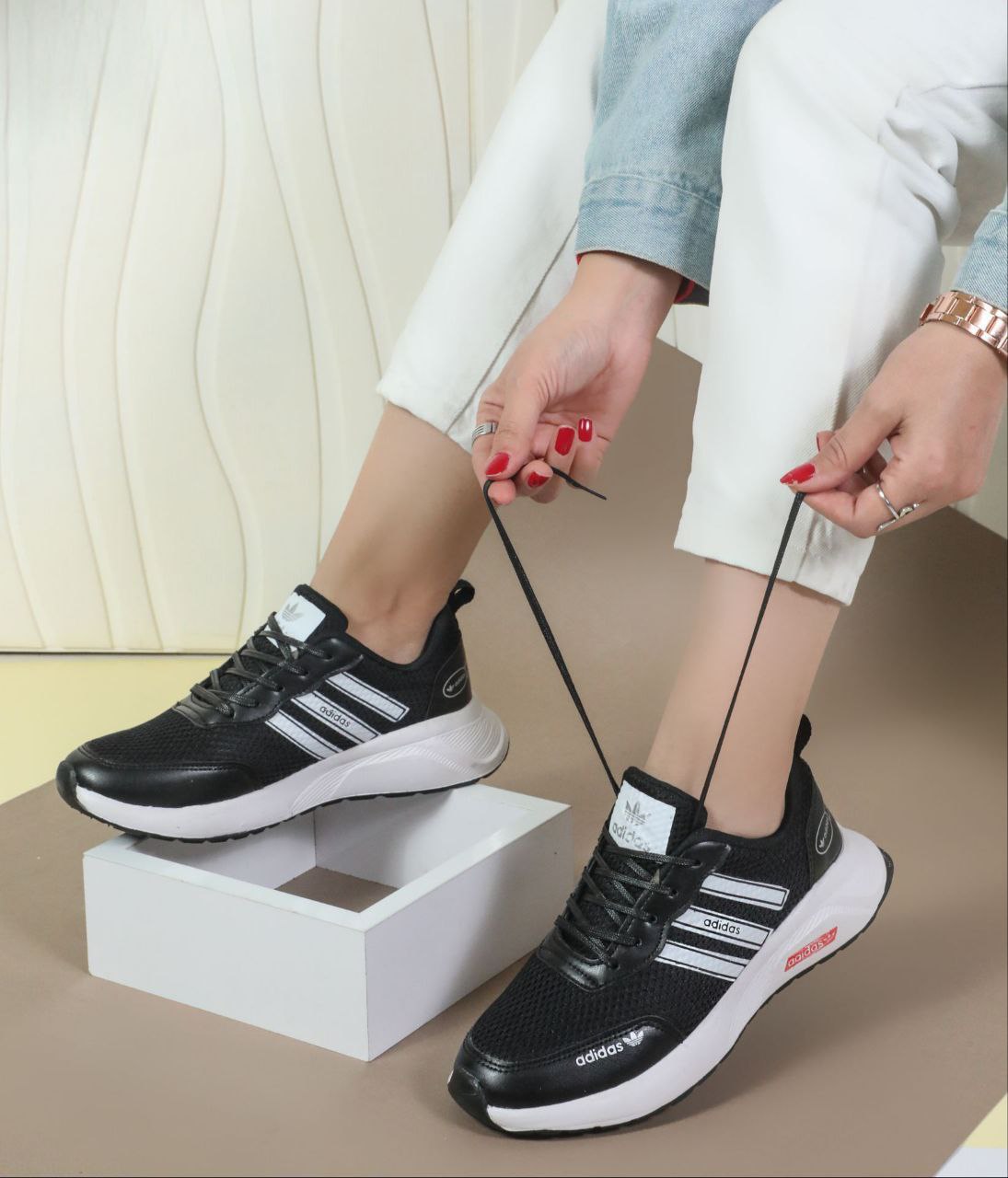 خرید و فروش اینترنتی کتونی لژ دار آدیداس ۳۷۲۰