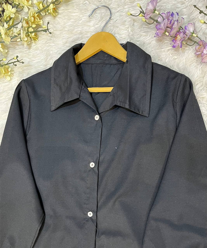 خرید و فروش آنلاین شومیز زنانه نخ مشکی ۳۷۴۳