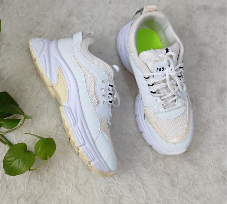 سفارش اینترنتی و آنلاین کتونی طبی لژدار مدل فشن نگینی کد 100249