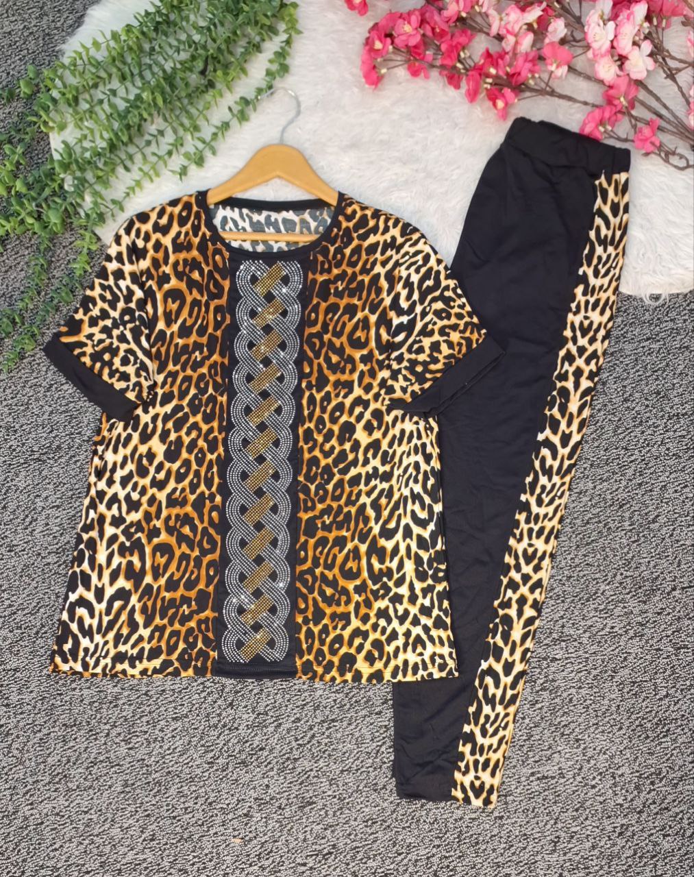 مشاهده قیمت ست تیشرت شلوار وسط نگینی کد 7826