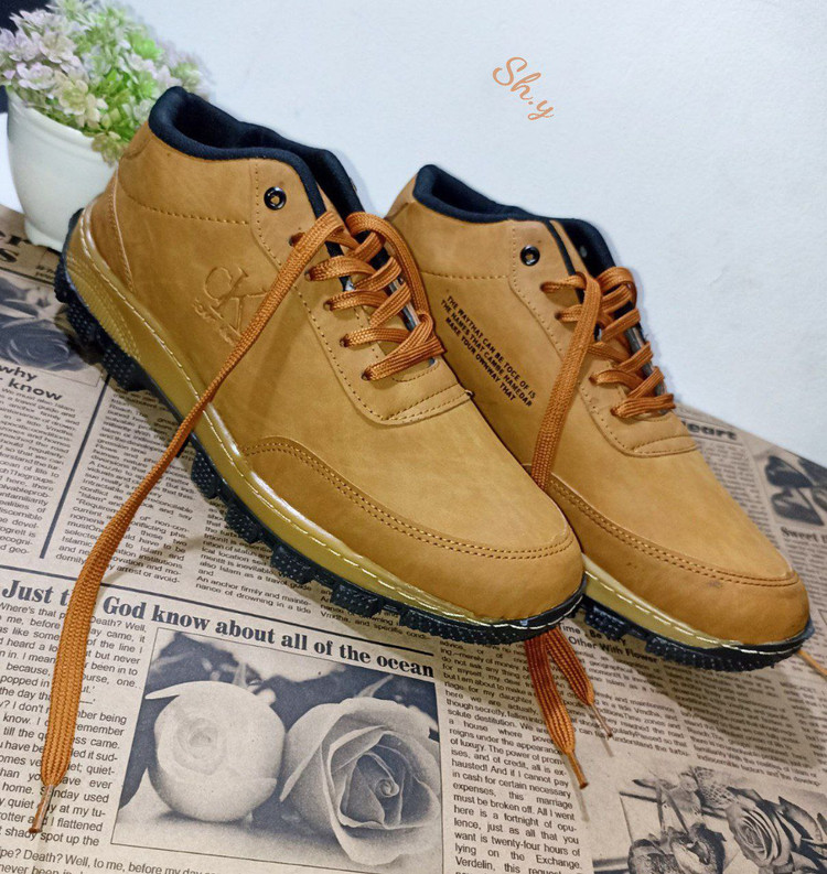 مشاهده قیمت کفش ورزشی زنانه ساقدار سی کی کد 253