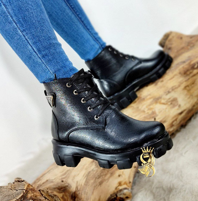 سفارش نیم بوت طبی لژدار مدل پرادا کد 99953