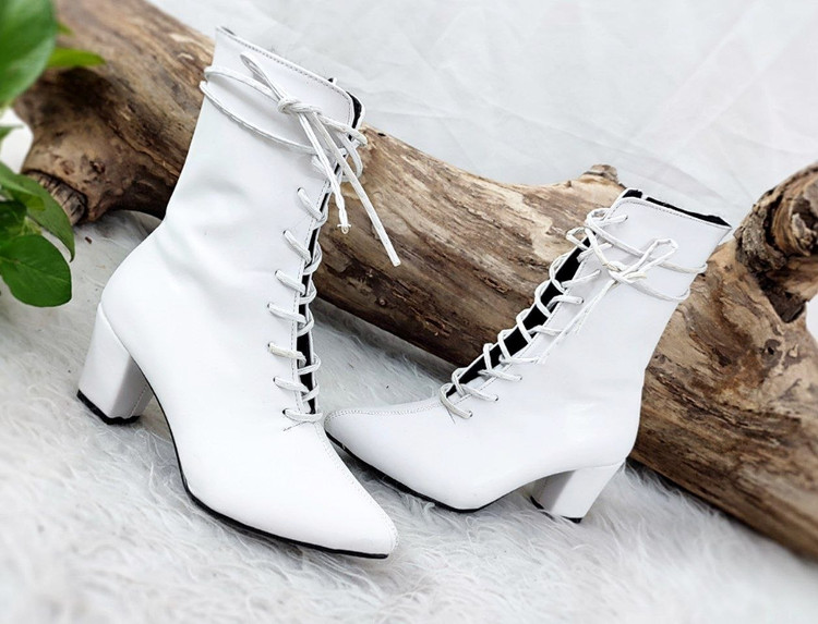 مشاهده قیمت بوت پاشنه دار مدل بند چرمی کد 75008