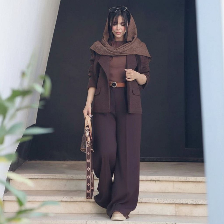 مشاهده قیمت ست کت شلوار عیدانه فروغ کد 37470